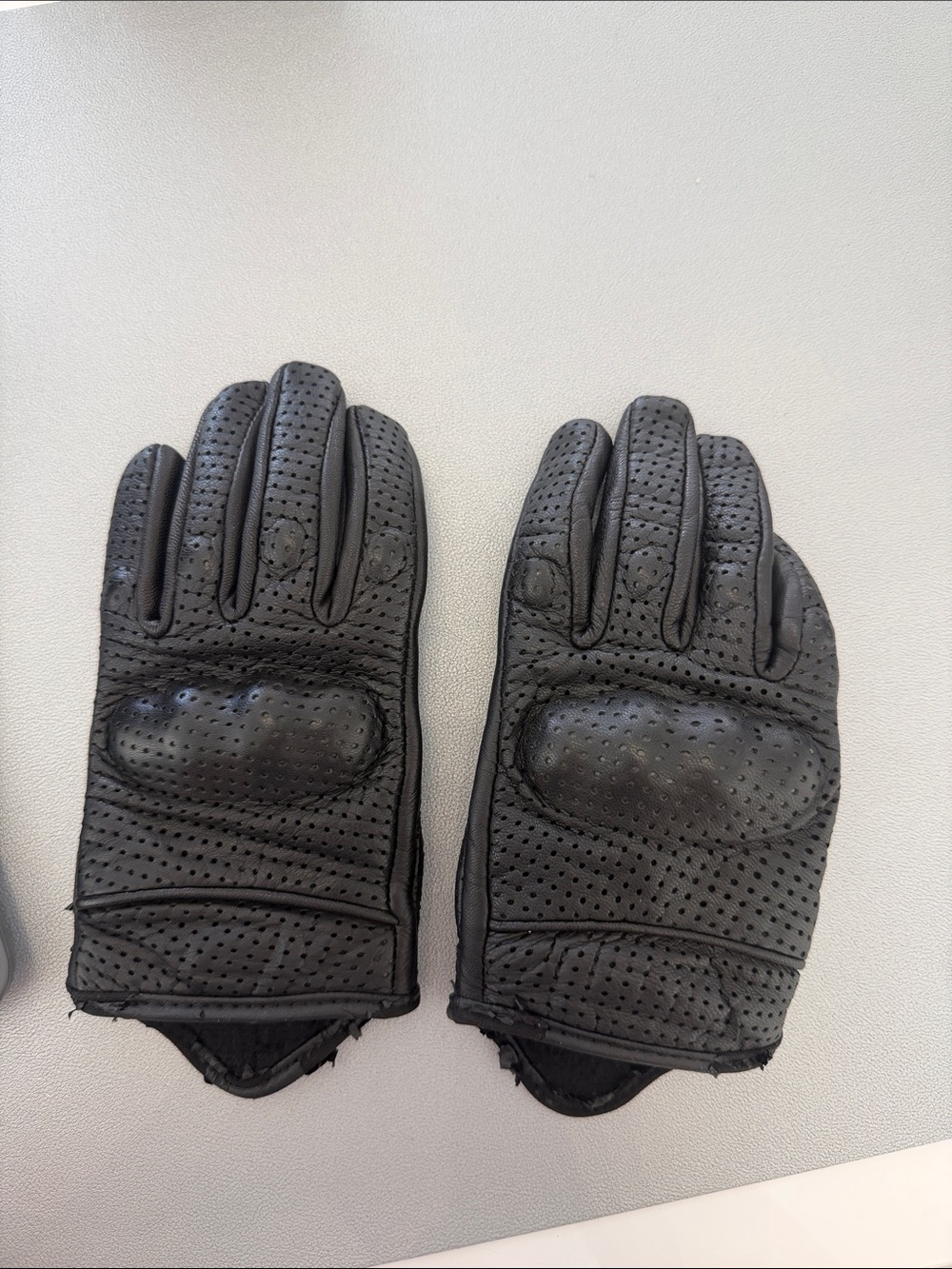 Motorcycle gloves